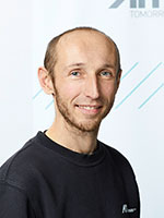 Portrait photo of Hannes Lacher