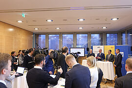 Journlist:innen bei der Pressekonferenz