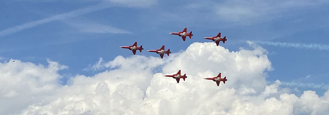 formation of the Swiss jets at the airpower