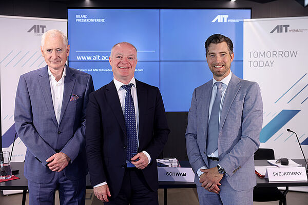AIT Bilanzpressekonferenz. von links nach rechts: Anton Plimon, Peter Schwab, Alexander Svejkovsky