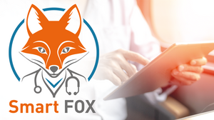 SmartFox Logo und Person mit Tablet