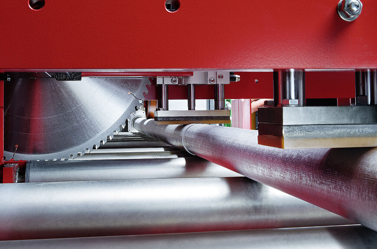 Detailansicht Horizontalstranggiessanlage: Bolzen mit Säge