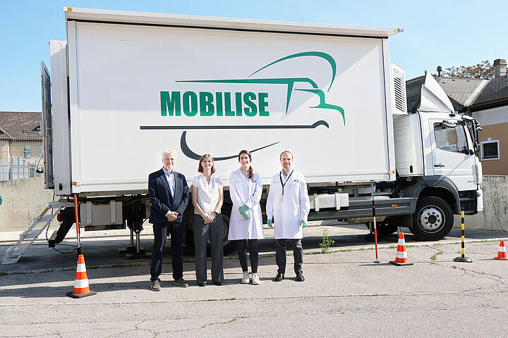 Mobilise Truck mit Team