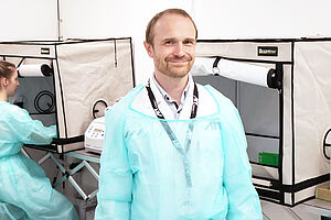 Portrait Wissenschaftler in Labor