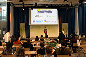 Eröffnung mit Angela Sessitsch auf der Bühne