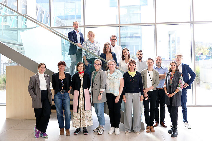 Gruppenfoto aller Teilnehmenden