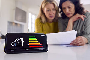 Frauen mit einem Smart meter