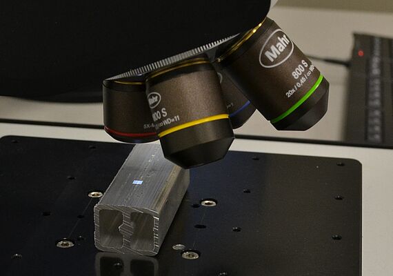 Oberflächencharakterisierung mit Mikroskop