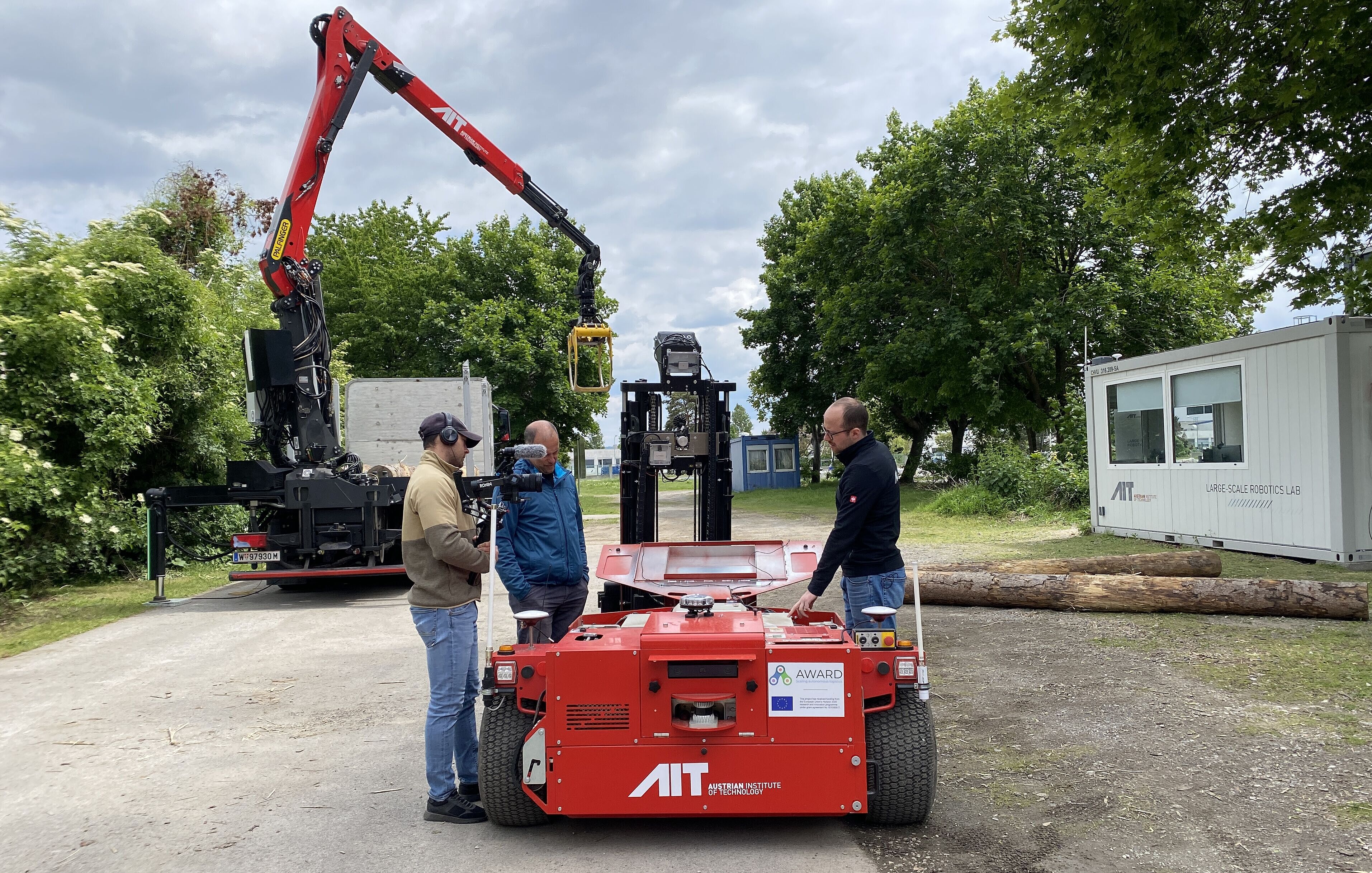 Johannes HuemJohannes Huemar explains the autonomous forklift truck in an interview