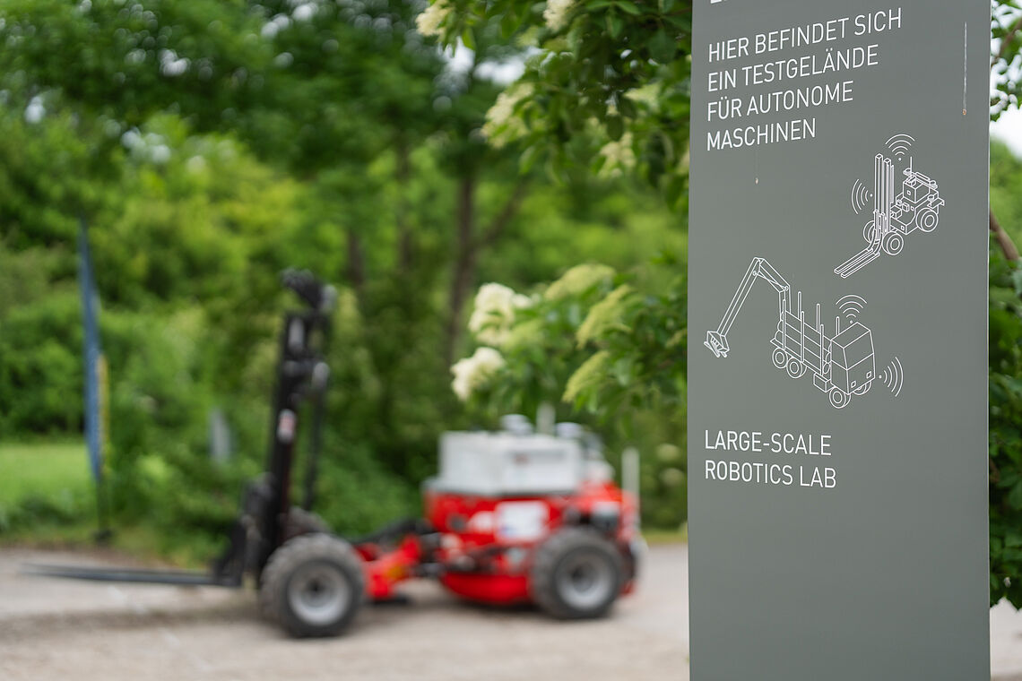 test drive with automated forklift at Large Scale Robotics Lab in Seibersdorf Copyright AIT tm-photography.at