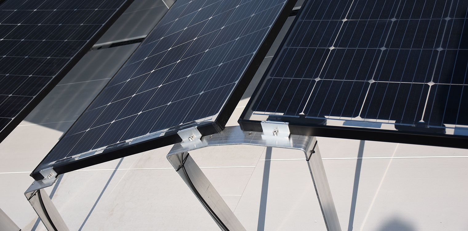 Photovoltaikpanels angebracht am Dach