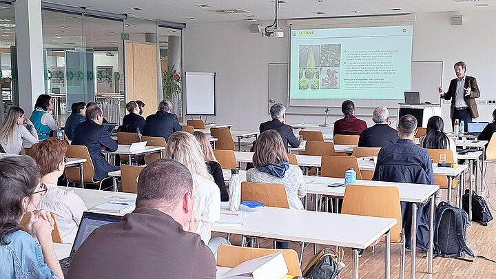 Vortrag in Höhrsaal