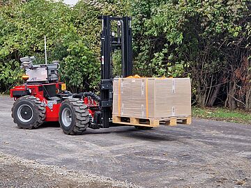 Autonomous forklift truck with transported goods on a pallet on the AIT outdoor test site, the Large-Scale Robotics Lab