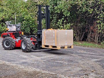 Autonomous forklift truck with transported goods on a pallet on the AIT outdoor test site, the Large-Scale Robotics Lab