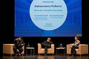 Manfred Tscheligi sitzt am Podium