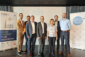 Gruppenfoto vor dem Banner des Nefi und des Kima und Energiefonds auf dem Foto sieht man von links nach rechts: Dorian Wessely (Business Upper Austria/NEFI), Thomas Kienberger (Montanuniversität Leoben /NEFI), Wolfgang Hribernik (AIT/NEFI), Bernd Vogl (Klima- und Klimafonds), Christiane Egger (Energiesparverband OÖ/NEFI), Bernhard Gahleitner (AIT/NEFI),  Urban Peyker (Klima- und Energiefonds)