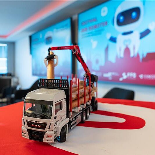 Miniaturbild des autonomen Kran vom Large Scale Robotics Laboratory am AIT