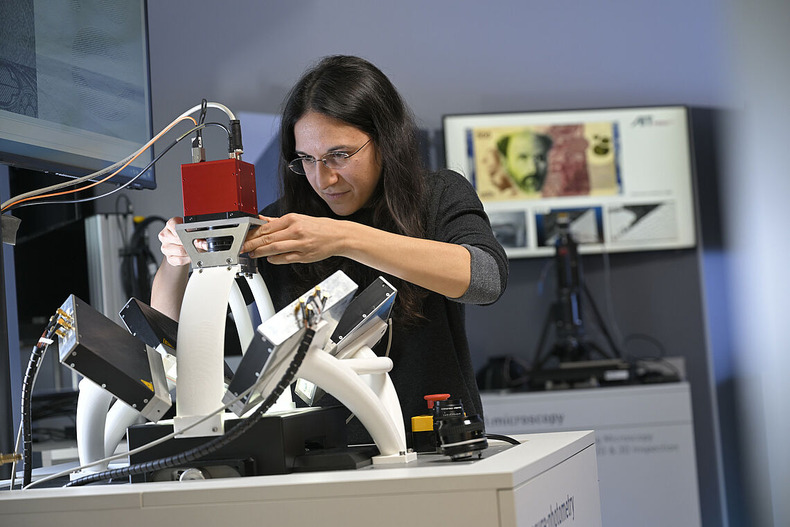 Nicole Brosch mounting xposure:camera on a demonstrator in the Machine Vision Lab