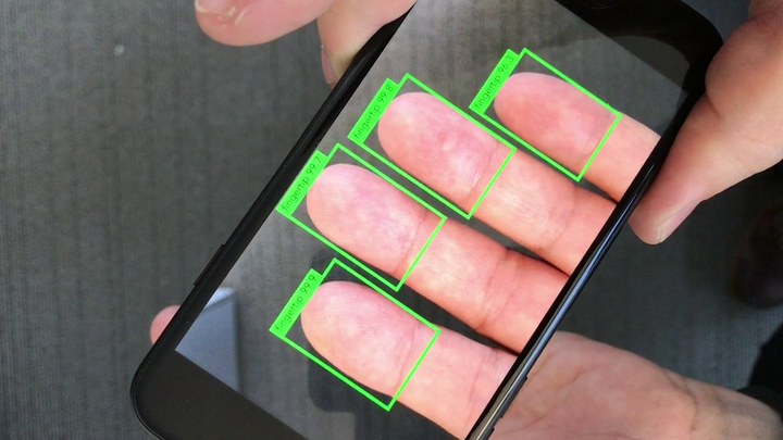 Die berührungslose Erkennung von Fingerabdrücken - die dafür notwendige Technologie wurde am AIT entwickelt und ist in dieser Form weltweit einzigartig, mit der österreichischen Polizei als internationalem Vorreiter. Credit: AIT