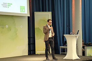 Sprecher auf der Bühne