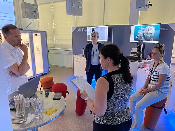 Besuch von Die Presse Journalistin Alice Senarclens de Grancy im AIT Machine Vision Lab   