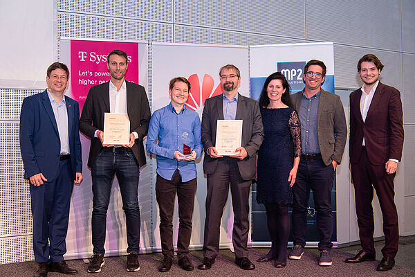 Das Team CRANEium erhält den eAward in der Kategorie „Zusammenarbeit und Organisation“