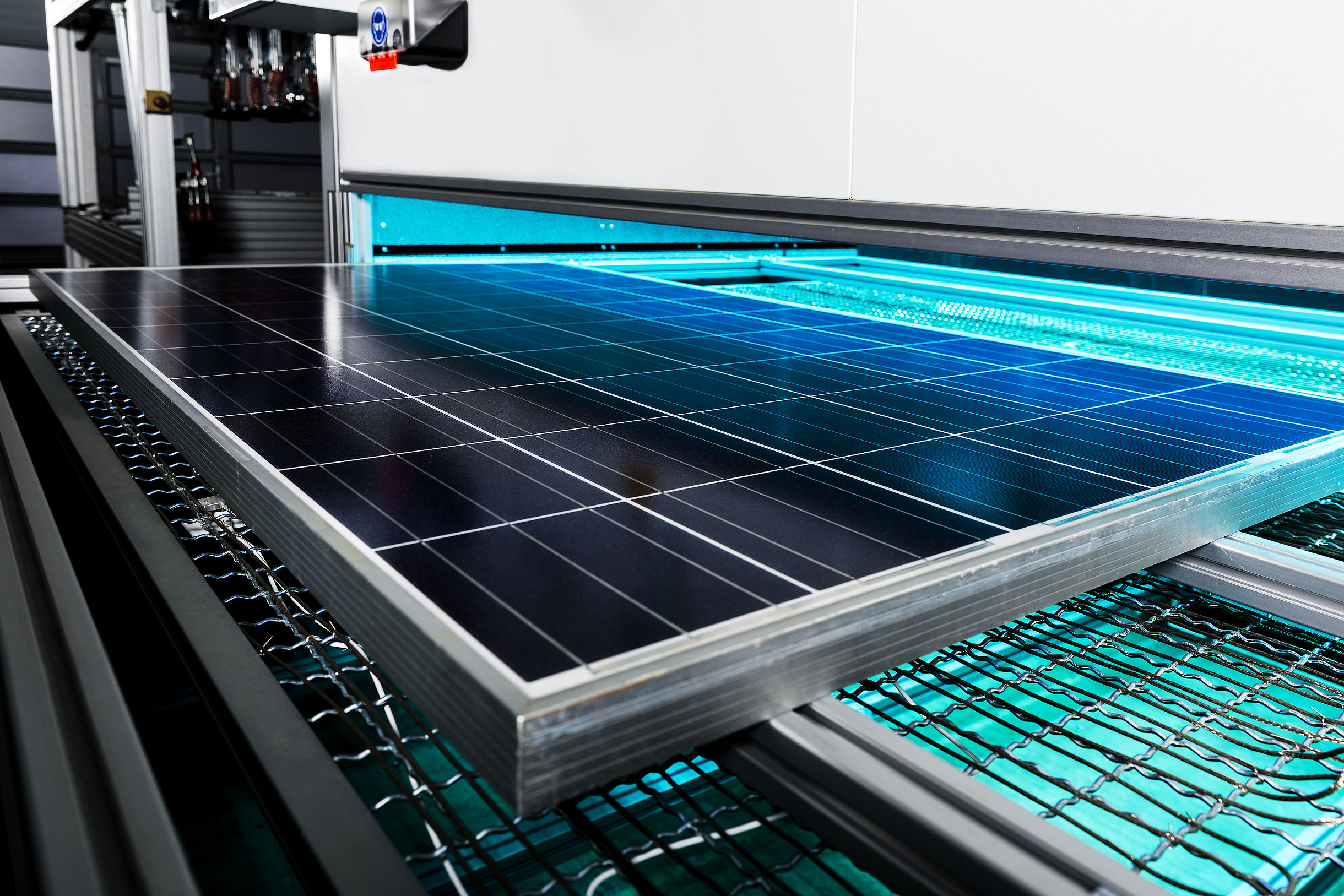 Photovoltaic laboratory machine with one panel