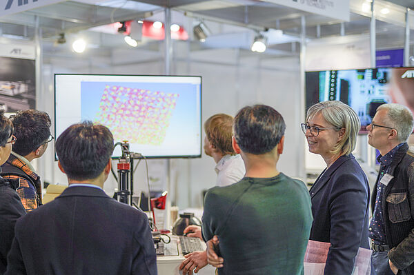 AIT Team auf der Messe Control. Copyright Fraunhofer-Gesellschaft 