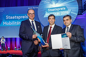 Preisverleihung Staatspreis Mobilität 2019: Gewinner mit Preis und Urkunde