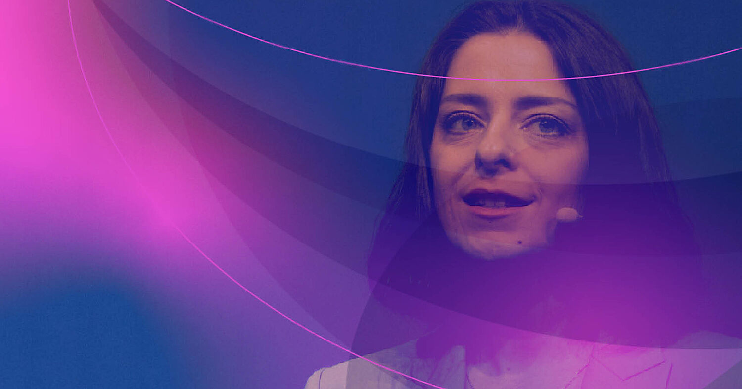 Symbolbild, eine Sprecherin bei den Alpbacher Technologiegesprächen