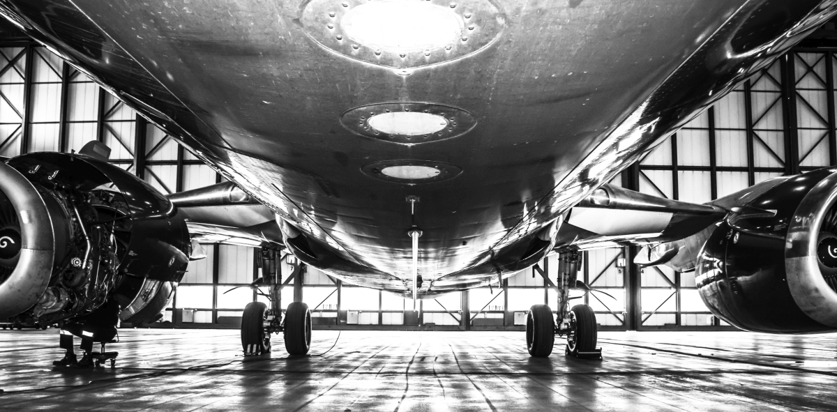 Flugzeug im Hangar
