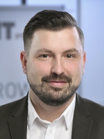 Portrait photo of Simon Frank