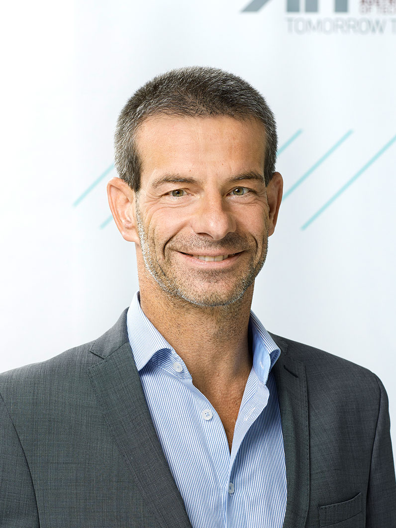 Portrait photo of Helmut Oberguggenberger