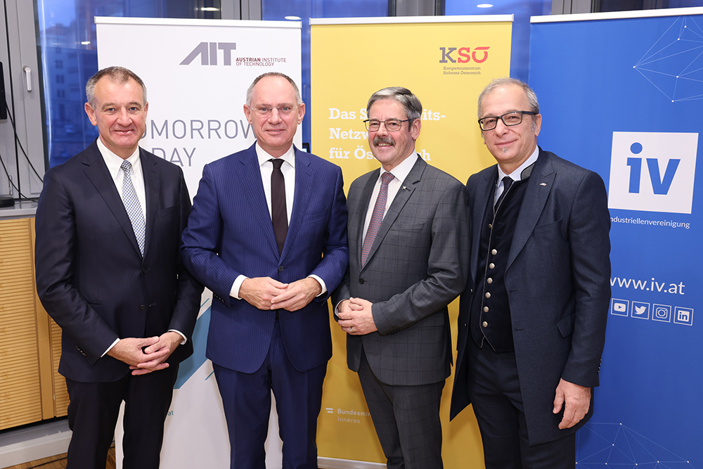 In picture from left: Peter Koren (Vice Secretary General, IV), Gerhard Karner (Federal Minister of the Interior), Erwin Hameseder (President KSÖ), Helmut Leopold (Head of Center for Digital Safety & Security, AIT) Image credit: Katharina Schiffl