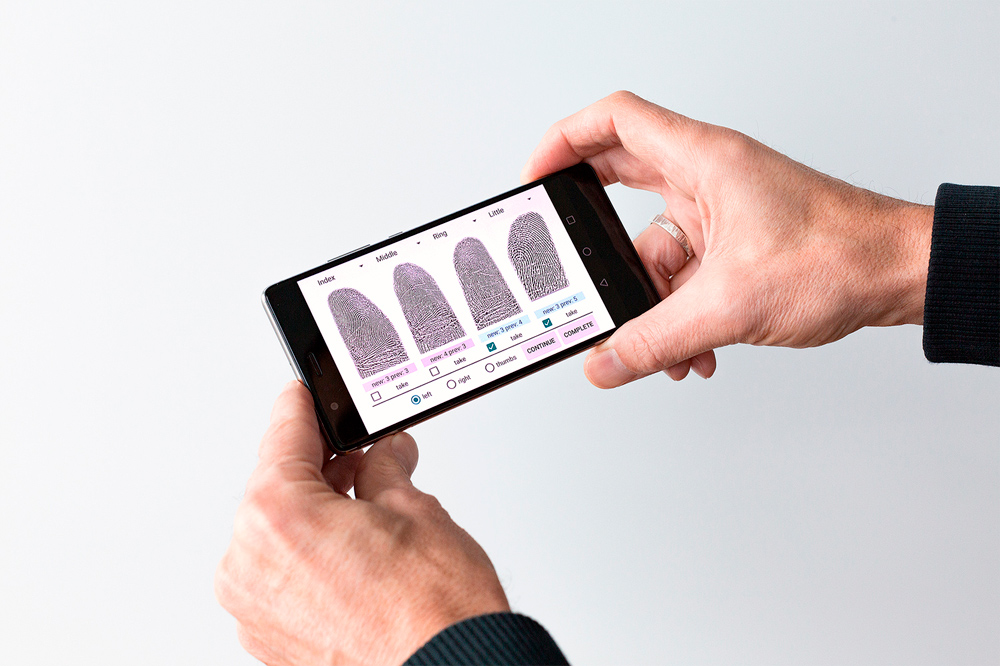Four-fingerprint capture on a smartphone