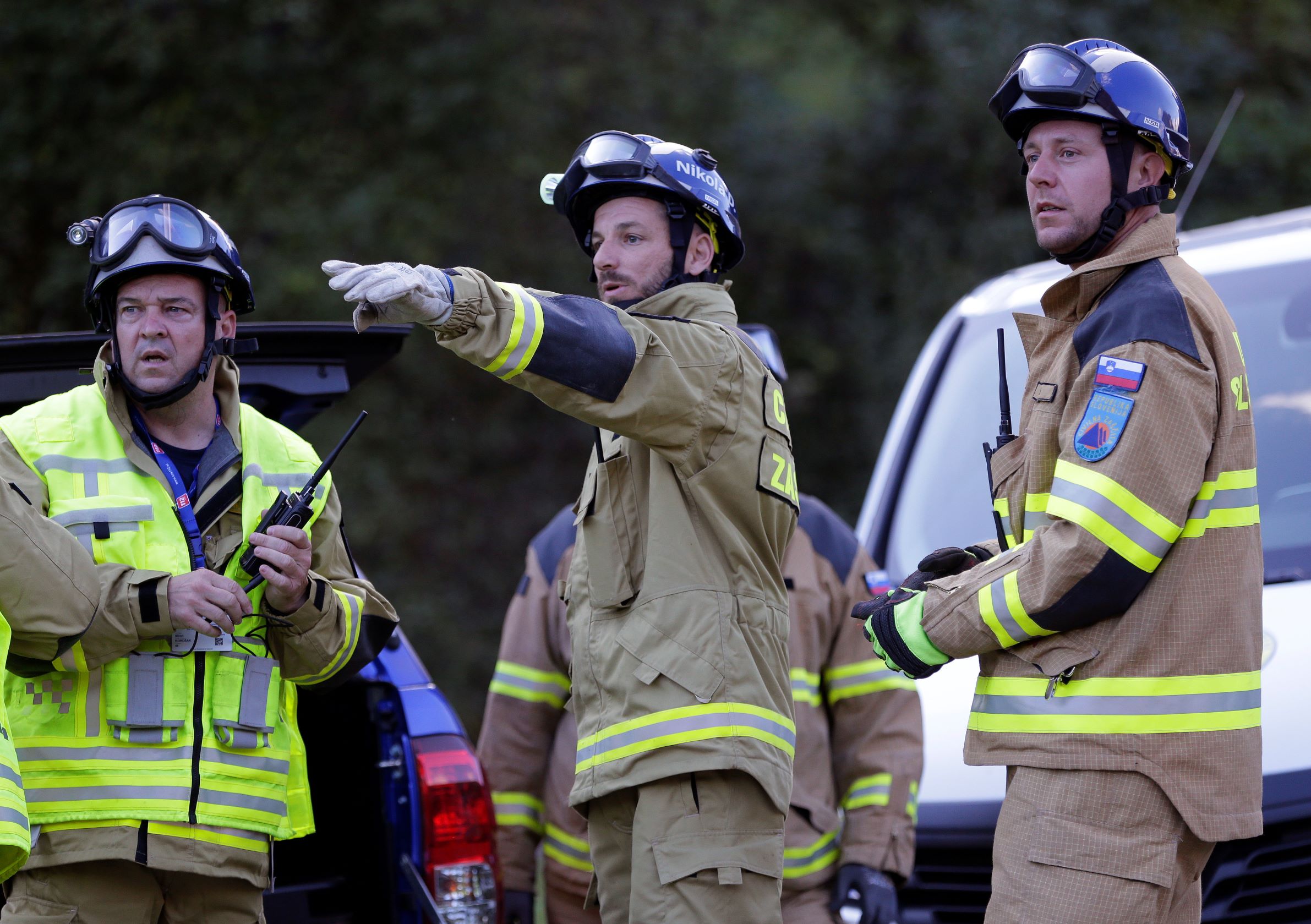 Feuerwehrmänner in einer Besprechung