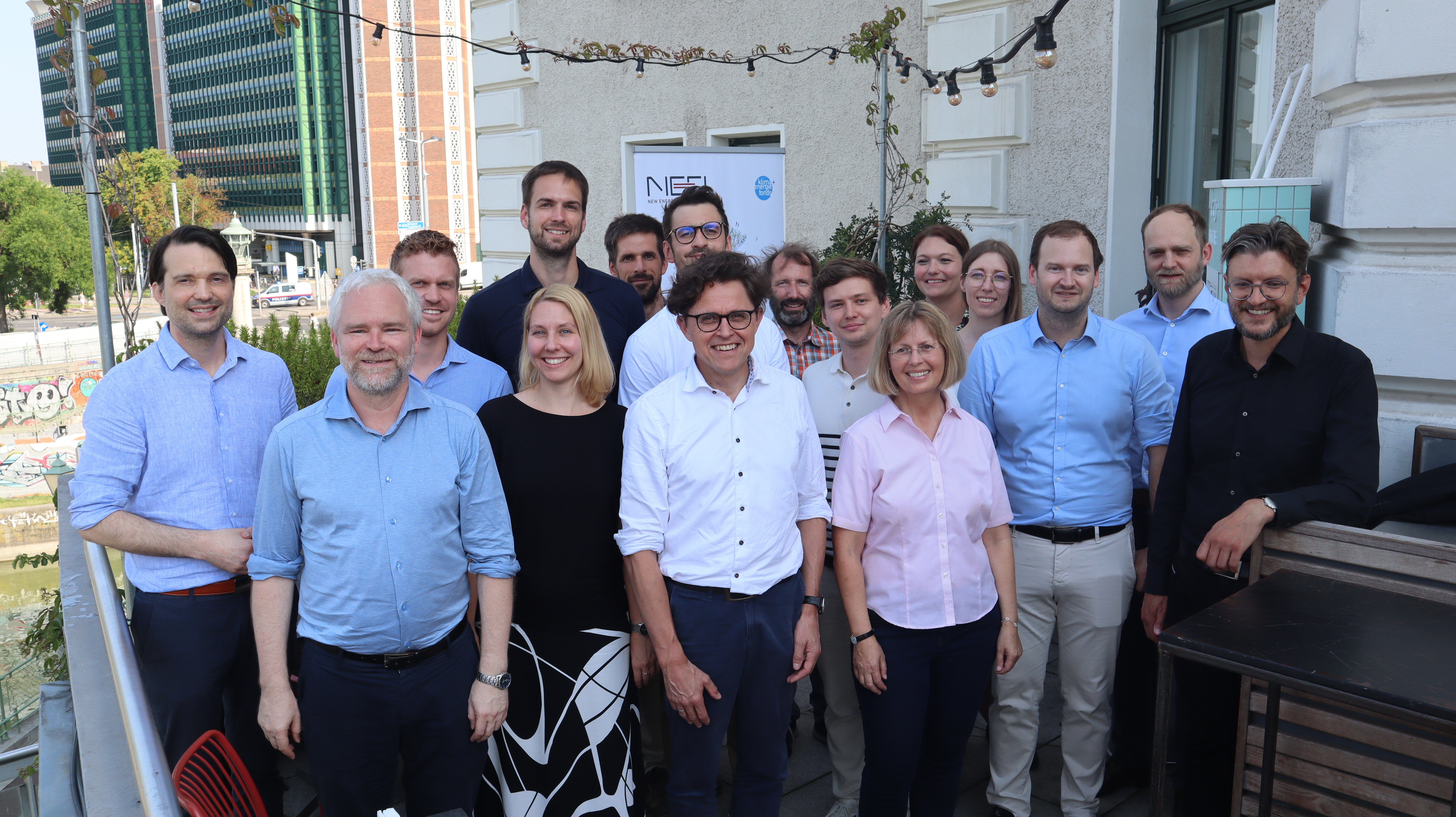 Gruppenfoto zum Kickoff der Innovationshubs in Wien