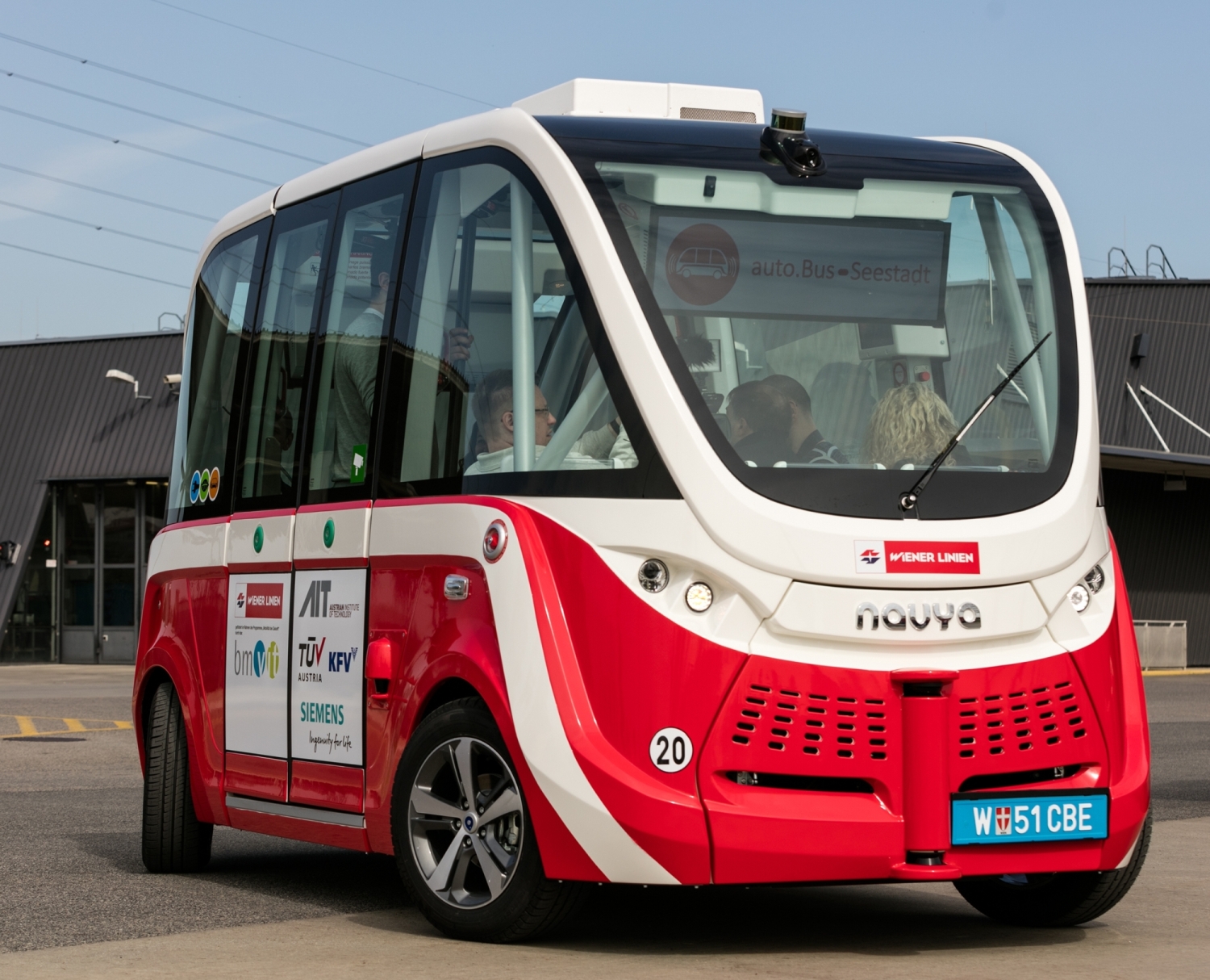 auto.bus mit Personen fahrend