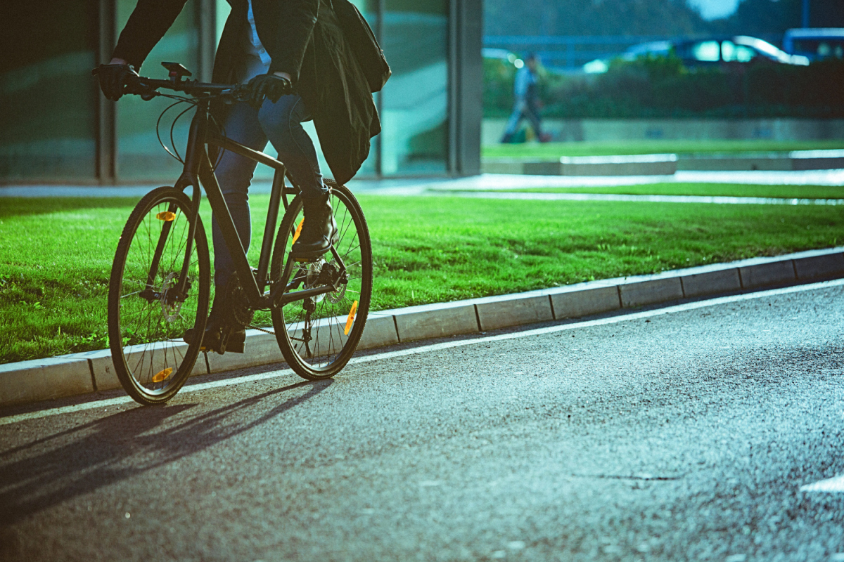 Mann mit Fahrrad