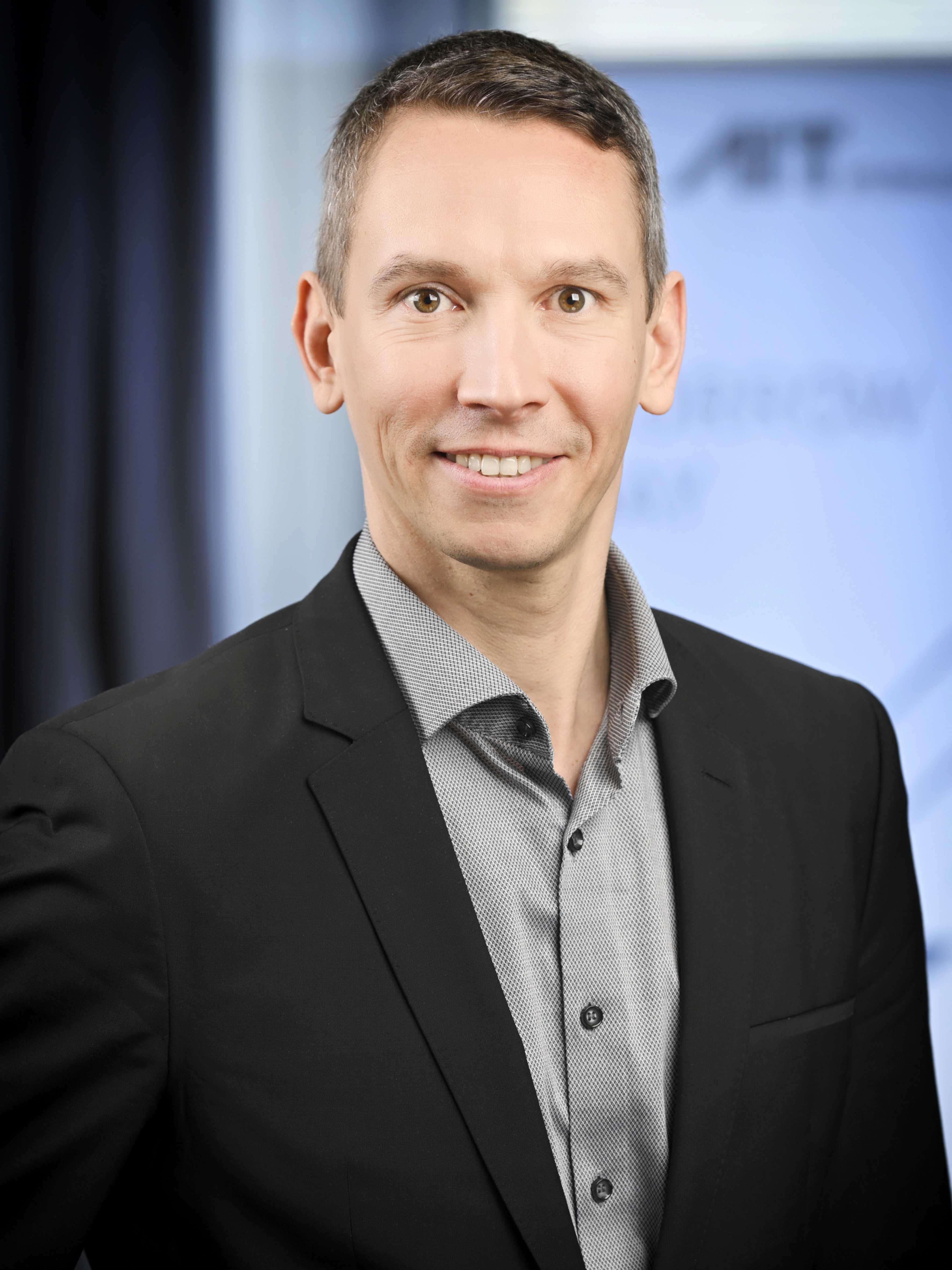 Portraitfoto von Mag.(FH) Clemens Zierler