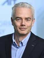Portrait photo of Manfred Gruber